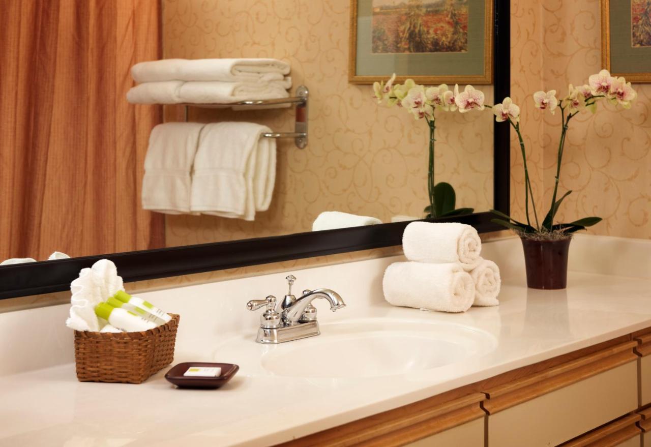 ลาร์กสเพอร์ แลนดิง แคมป์เบล - แอน ออล-สวีท โฮเต็ล Hotel ภายนอก รูปภาพ