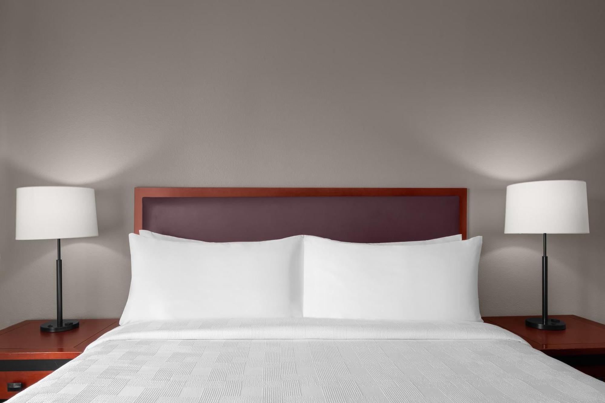 ลาร์กสเพอร์ แลนดิง แคมป์เบล - แอน ออล-สวีท โฮเต็ล Hotel ภายนอก รูปภาพ