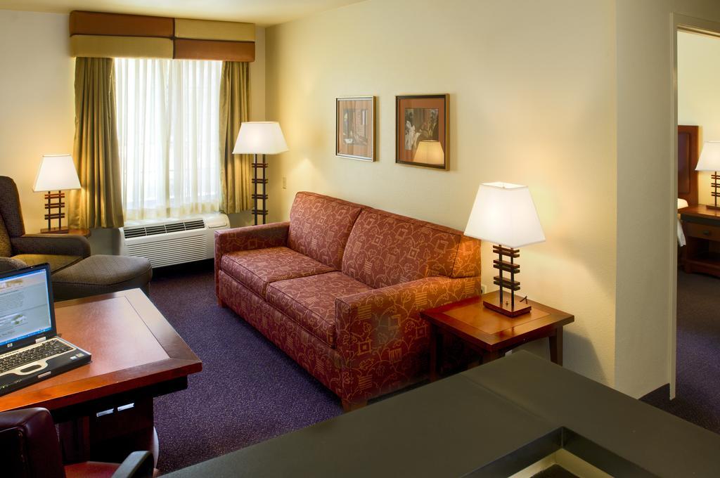 ลาร์กสเพอร์ แลนดิง แคมป์เบล - แอน ออล-สวีท โฮเต็ล Hotel ภายนอก รูปภาพ